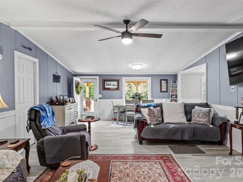 640 Perryman Road, Lexington, NC 27295.  MLS# CAR4341487, YatesRealty ID 4070. 