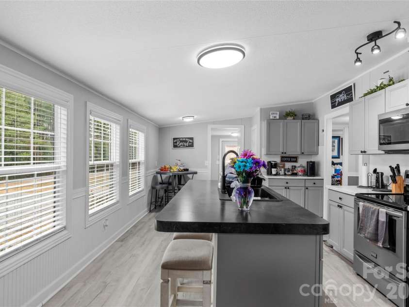 640 Perryman Road, Lexington, NC 27295.  MLS# CAR4341487, YatesRealty ID 4070. 