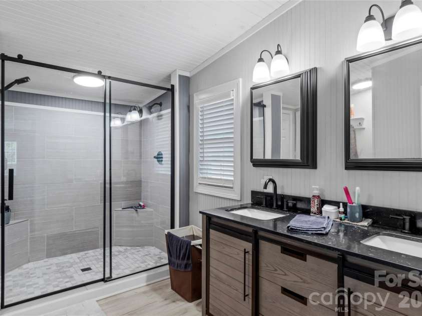 640 Perryman Road, Lexington, NC 27295.  MLS# CAR4341487, YatesRealty ID 4070. 