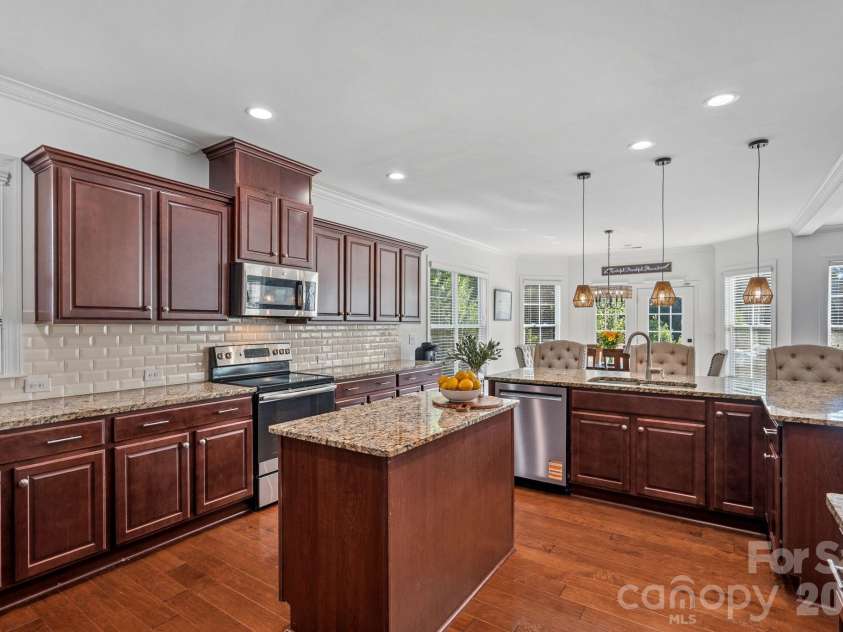 13147 Union Square Drive, Huntersville, NC 28078.  MLS# CAR4400709, YatesRealty ID 40701. Large expansive kitchen