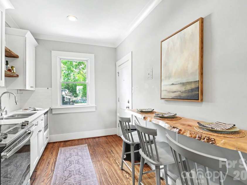 843 Ideal Way, Charlotte, NC 28203.  MLS# CAR4403367, YatesRealty ID 40702. Built in bar for dining