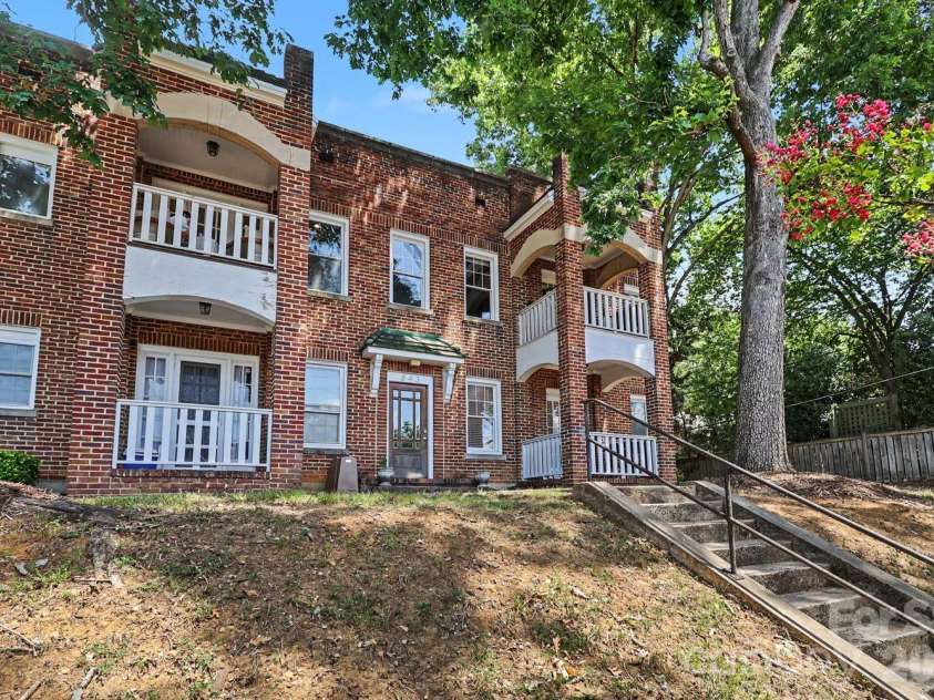 843 Ideal Way, Charlotte, NC 28203.  MLS# CAR4403367, YatesRealty ID 40702. Secured building with code access