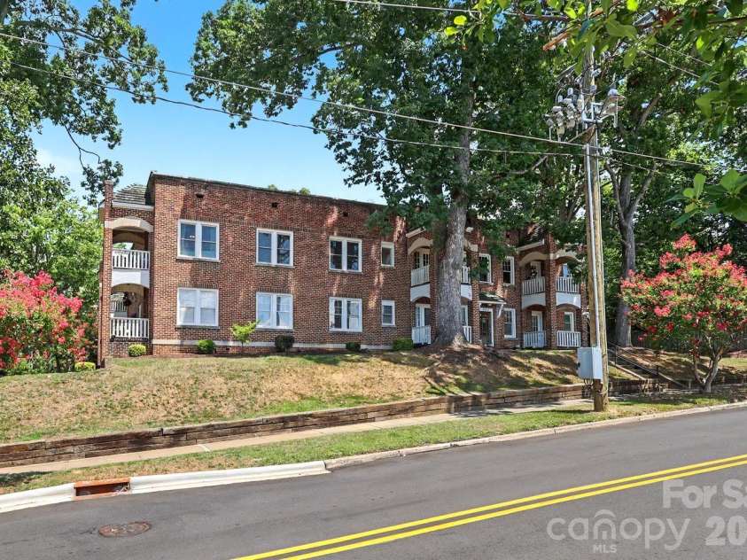 843 Ideal Way, Charlotte, NC 28203.  MLS# CAR4403367, YatesRealty ID 40702. Welcome Home!