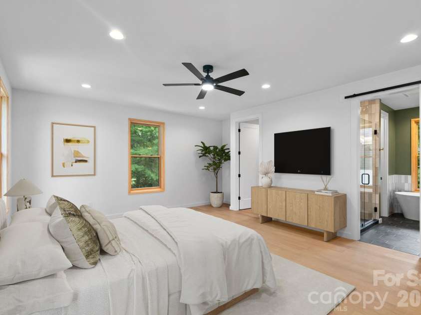 31 Grindstaff Drive, Asheville, NC 28803.  MLS# CAR4403732, YatesRealty ID 40705. 