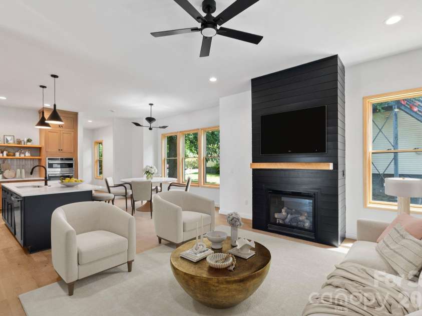 31 Grindstaff Drive, Asheville, NC 28803.  MLS# CAR4403732, YatesRealty ID 40705. 
