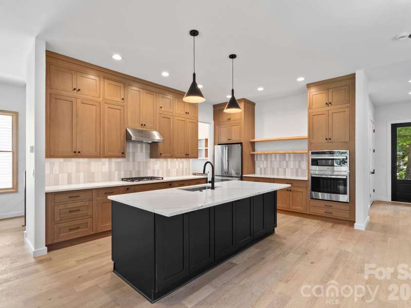 31 Grindstaff Drive, Asheville, NC 28803.  MLS# CAR4403732, YatesRealty ID 40705. 