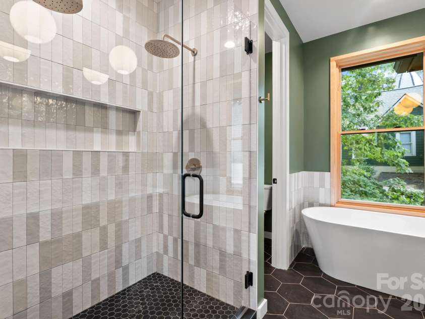 31 Grindstaff Drive, Asheville, NC 28803.  MLS# CAR4403732, YatesRealty ID 40705. 
