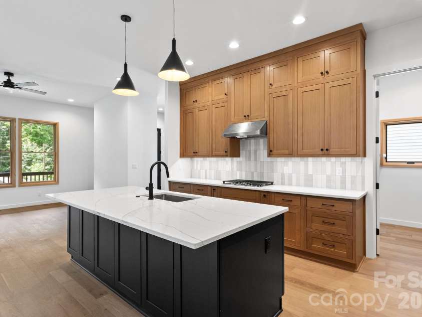 31 Grindstaff Drive, Asheville, NC 28803.  MLS# CAR4403732, YatesRealty ID 40705. 