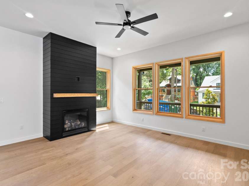 31 Grindstaff Drive, Asheville, NC 28803.  MLS# CAR4403732, YatesRealty ID 40705. 