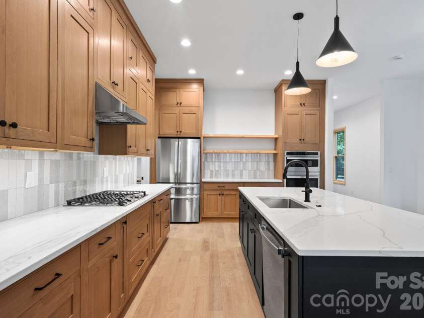 31 Grindstaff Drive, Asheville, NC 28803.  MLS# CAR4403732, YatesRealty ID 40705. 