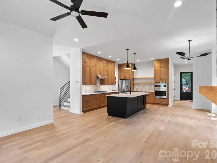 31 Grindstaff Drive, Asheville, NC 28803.  MLS# CAR4403732, YatesRealty ID 40705. 