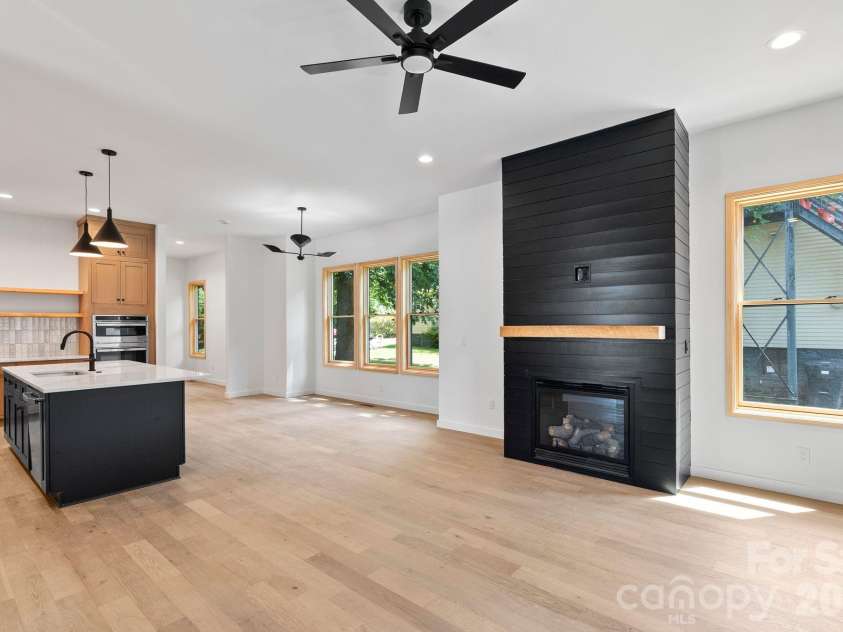 31 Grindstaff Drive, Asheville, NC 28803.  MLS# CAR4403732, YatesRealty ID 40705. 