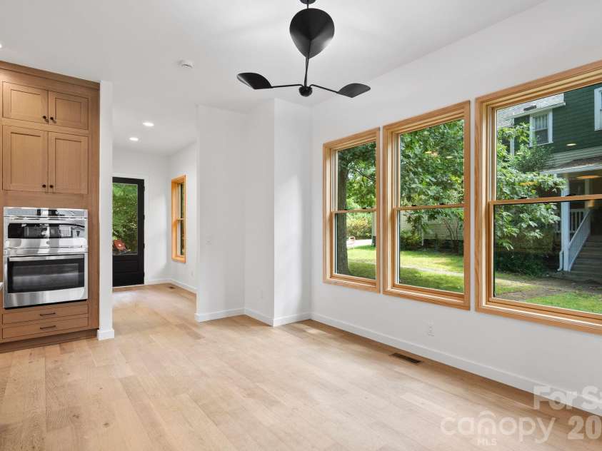 31 Grindstaff Drive, Asheville, NC 28803.  MLS# CAR4403732, YatesRealty ID 40705. 