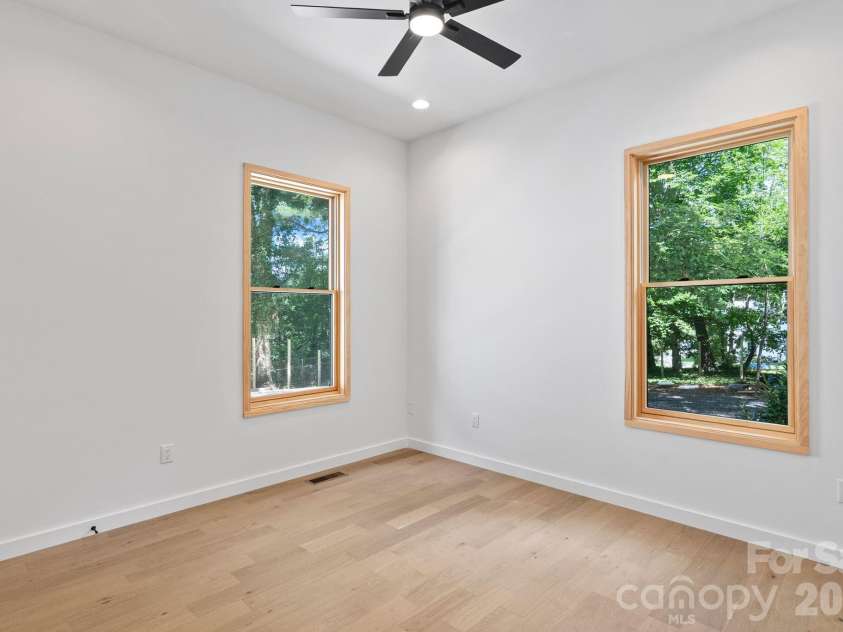 31 Grindstaff Drive, Asheville, NC 28803.  MLS# CAR4403732, YatesRealty ID 40705. 