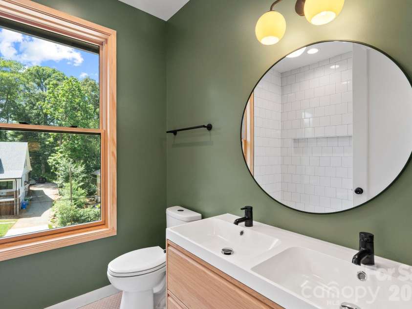 31 Grindstaff Drive, Asheville, NC 28803.  MLS# CAR4403732, YatesRealty ID 40705. 