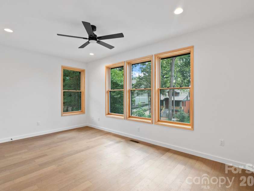 31 Grindstaff Drive, Asheville, NC 28803.  MLS# CAR4403732, YatesRealty ID 40705. 