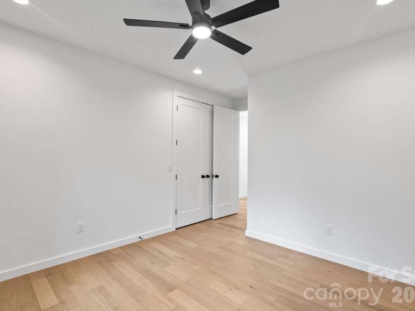 31 Grindstaff Drive, Asheville, NC 28803.  MLS# CAR4403732, YatesRealty ID 40705. 