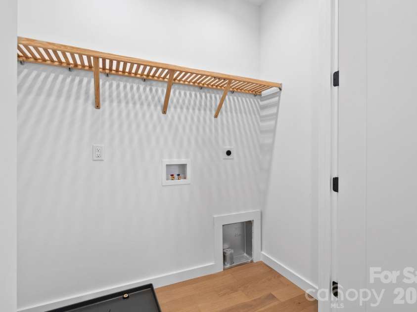 31 Grindstaff Drive, Asheville, NC 28803.  MLS# CAR4403732, YatesRealty ID 40705. 