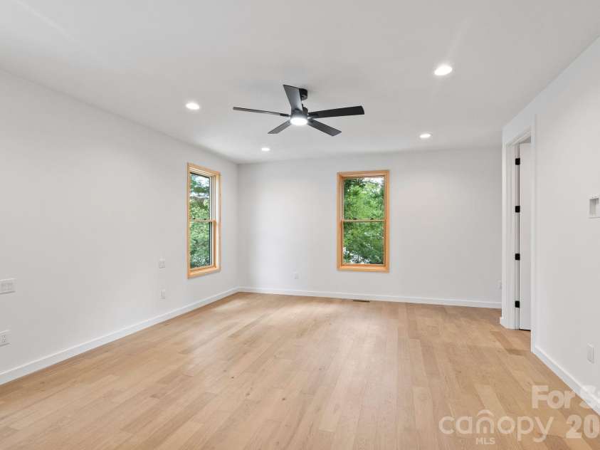 31 Grindstaff Drive, Asheville, NC 28803.  MLS# CAR4403732, YatesRealty ID 40705. 