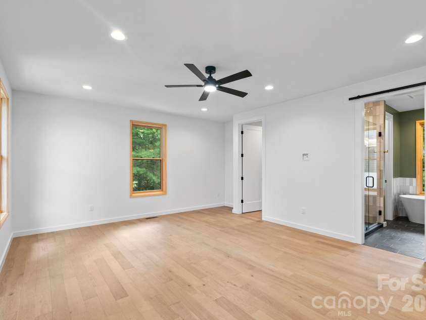 31 Grindstaff Drive, Asheville, NC 28803.  MLS# CAR4403732, YatesRealty ID 40705. 