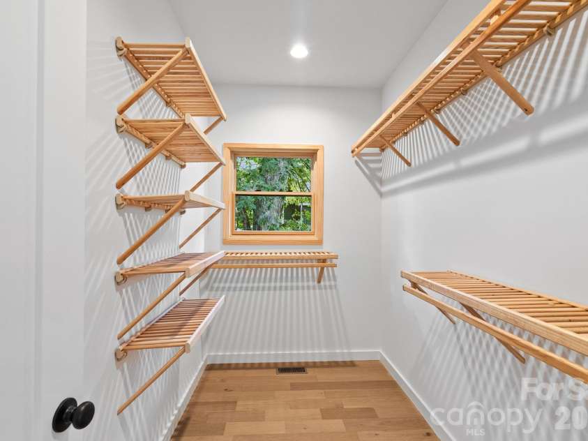 31 Grindstaff Drive, Asheville, NC 28803.  MLS# CAR4403732, YatesRealty ID 40705. 