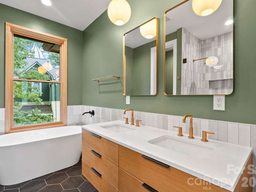 31 Grindstaff Drive, Asheville, NC 28803.  MLS# CAR4403732, YatesRealty ID 40705. 