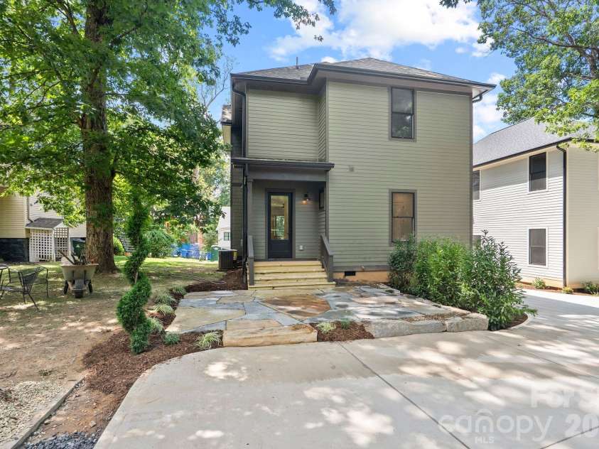 31 Grindstaff Drive, Asheville, NC 28803.  MLS# CAR4403732, YatesRealty ID 40705. 