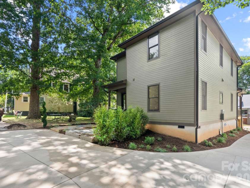 31 Grindstaff Drive, Asheville, NC 28803.  MLS# CAR4403732, YatesRealty ID 40705. 