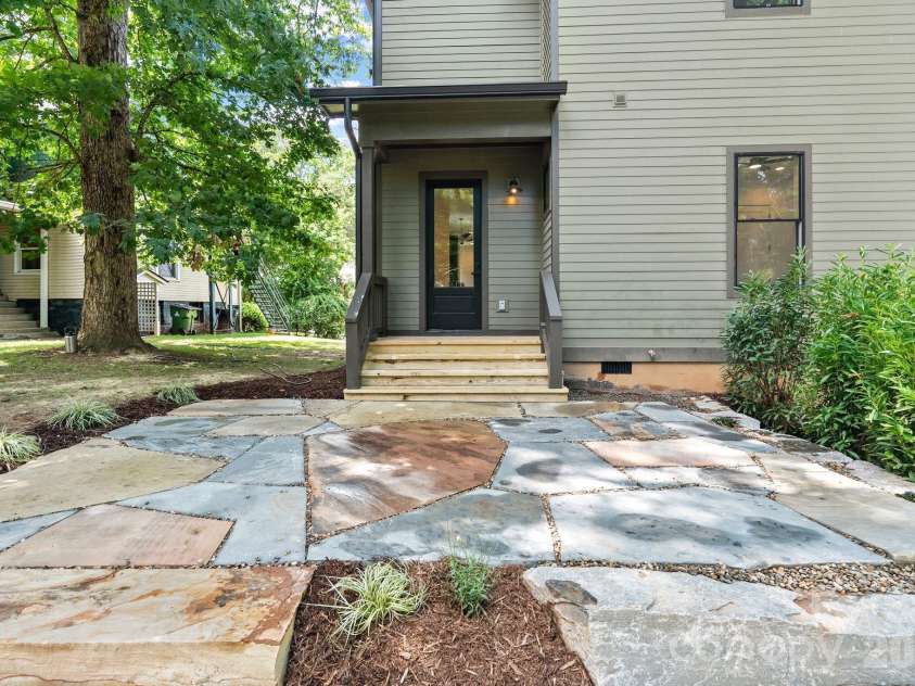 31 Grindstaff Drive, Asheville, NC 28803.  MLS# CAR4403732, YatesRealty ID 40705. 
