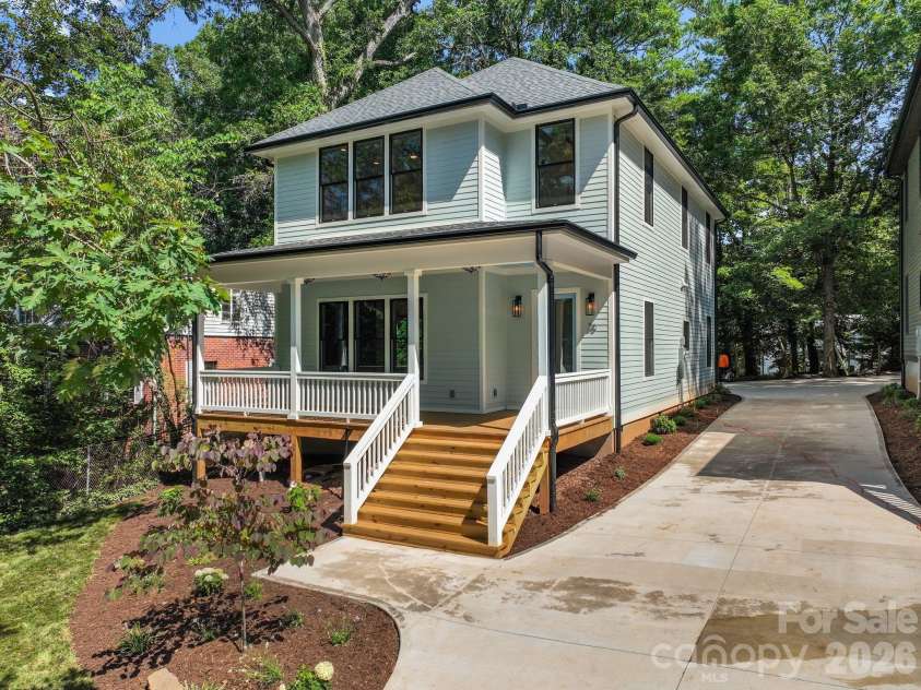 35 Grindstaff Drive, Asheville, NC 28803.  MLS# CAR4400998, YatesRealty ID 40706. 