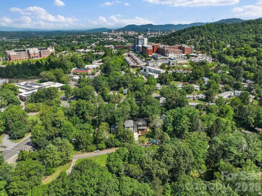 35 Grindstaff Drive, Asheville, NC 28803.  MLS# CAR4400998, YatesRealty ID 40706. 
