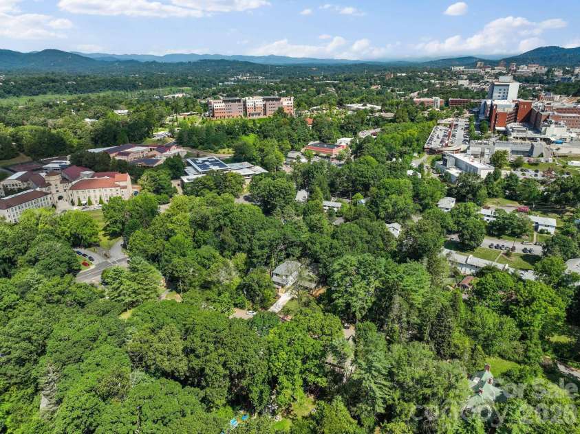 35 Grindstaff Drive, Asheville, NC 28803.  MLS# CAR4400998, YatesRealty ID 40706. 