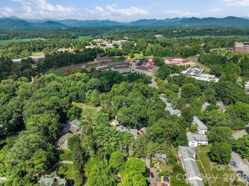 35 Grindstaff Drive, Asheville, NC 28803.  MLS# CAR4400998, YatesRealty ID 40706. 