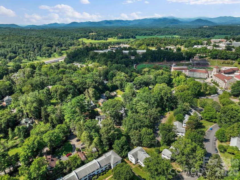 35 Grindstaff Drive, Asheville, NC 28803.  MLS# CAR4400998, YatesRealty ID 40706. 