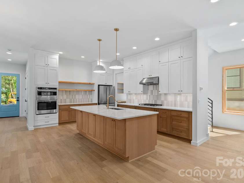 35 Grindstaff Drive, Asheville, NC 28803.  MLS# CAR4400998, YatesRealty ID 40706. 