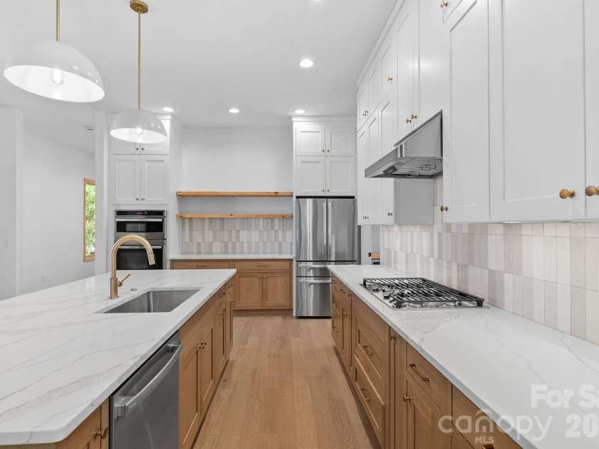 35 Grindstaff Drive, Asheville, NC 28803.  MLS# CAR4400998, YatesRealty ID 40706. 