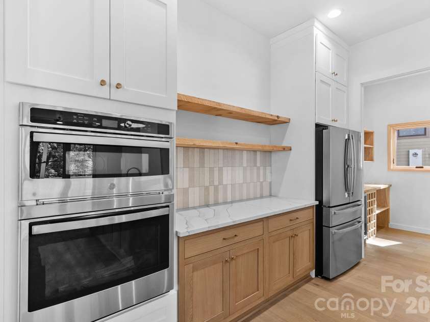 35 Grindstaff Drive, Asheville, NC 28803.  MLS# CAR4400998, YatesRealty ID 40706. 