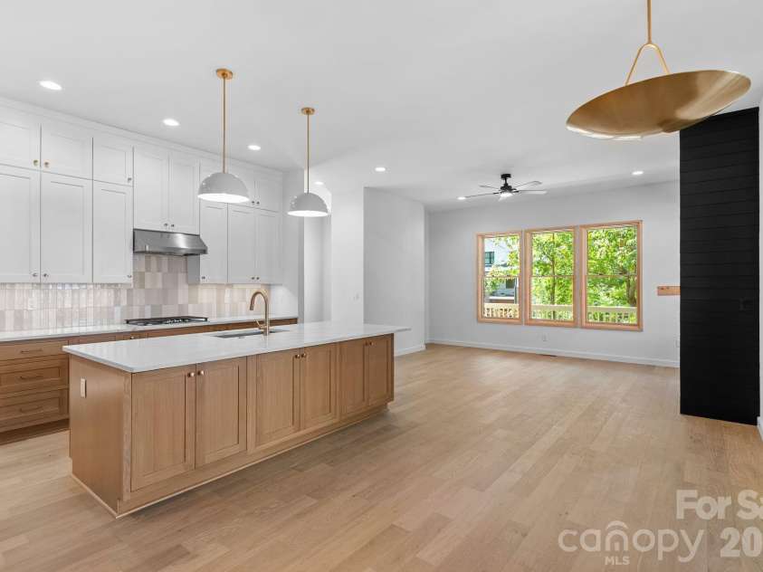 35 Grindstaff Drive, Asheville, NC 28803.  MLS# CAR4400998, YatesRealty ID 40706. 