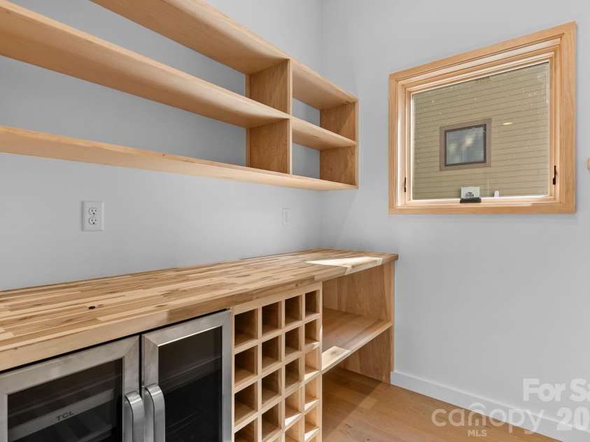 35 Grindstaff Drive, Asheville, NC 28803.  MLS# CAR4400998, YatesRealty ID 40706. 