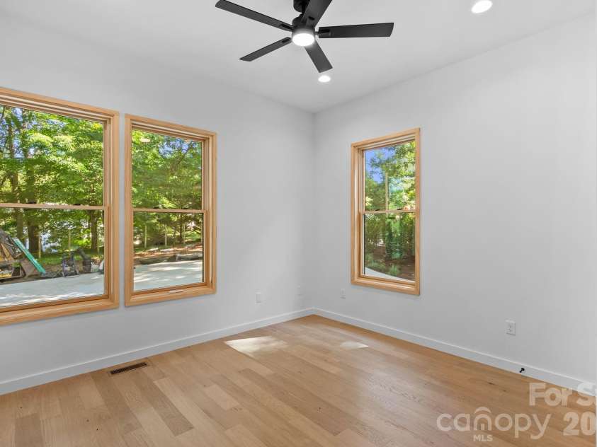 35 Grindstaff Drive, Asheville, NC 28803.  MLS# CAR4400998, YatesRealty ID 40706. 