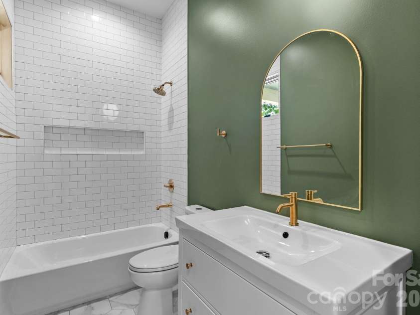 35 Grindstaff Drive, Asheville, NC 28803.  MLS# CAR4400998, YatesRealty ID 40706. 