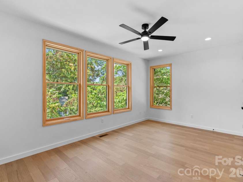 35 Grindstaff Drive, Asheville, NC 28803.  MLS# CAR4400998, YatesRealty ID 40706. 