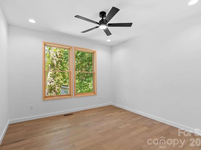 35 Grindstaff Drive, Asheville, NC 28803.  MLS# CAR4400998, YatesRealty ID 40706. 