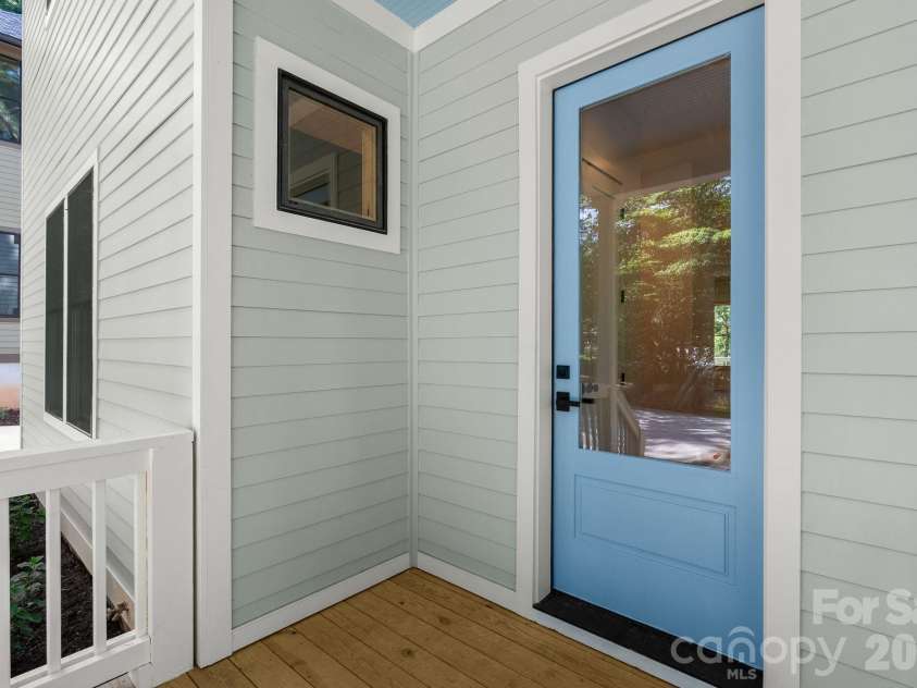 35 Grindstaff Drive, Asheville, NC 28803.  MLS# CAR4400998, YatesRealty ID 40706. 
