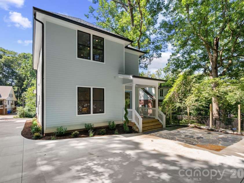 35 Grindstaff Drive, Asheville, NC 28803.  MLS# CAR4400998, YatesRealty ID 40706. 