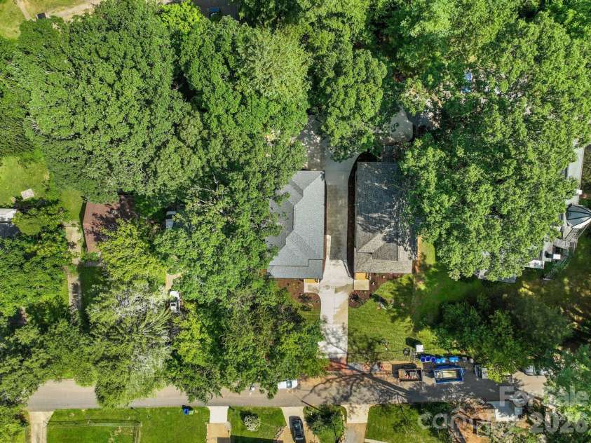 35 Grindstaff Drive, Asheville, NC 28803.  MLS# CAR4400998, YatesRealty ID 40706. 