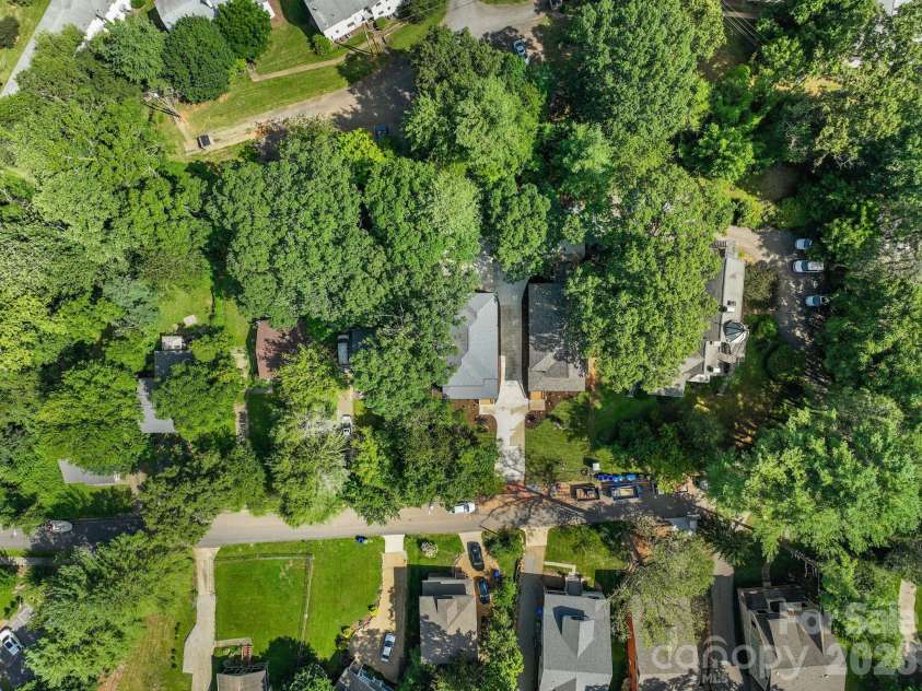 35 Grindstaff Drive, Asheville, NC 28803.  MLS# CAR4400998, YatesRealty ID 40706. 