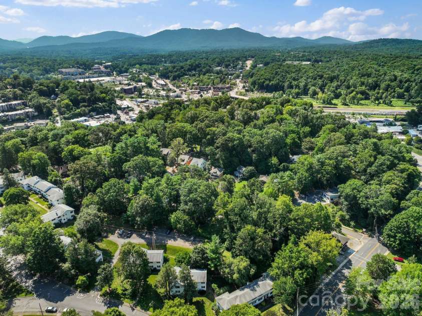 35 Grindstaff Drive, Asheville, NC 28803.  MLS# CAR4400998, YatesRealty ID 40706. 