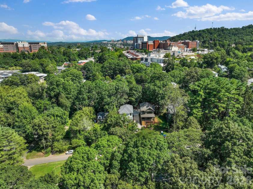 35 Grindstaff Drive, Asheville, NC 28803.  MLS# CAR4400998, YatesRealty ID 40706. 