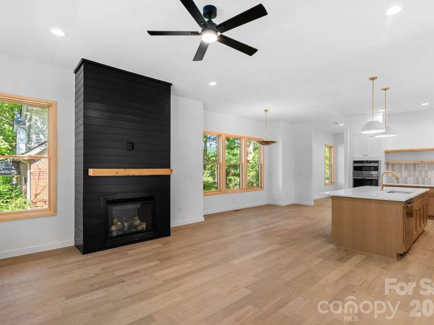 35 Grindstaff Drive, Asheville, NC 28803.  MLS# CAR4400998, YatesRealty ID 40706. 